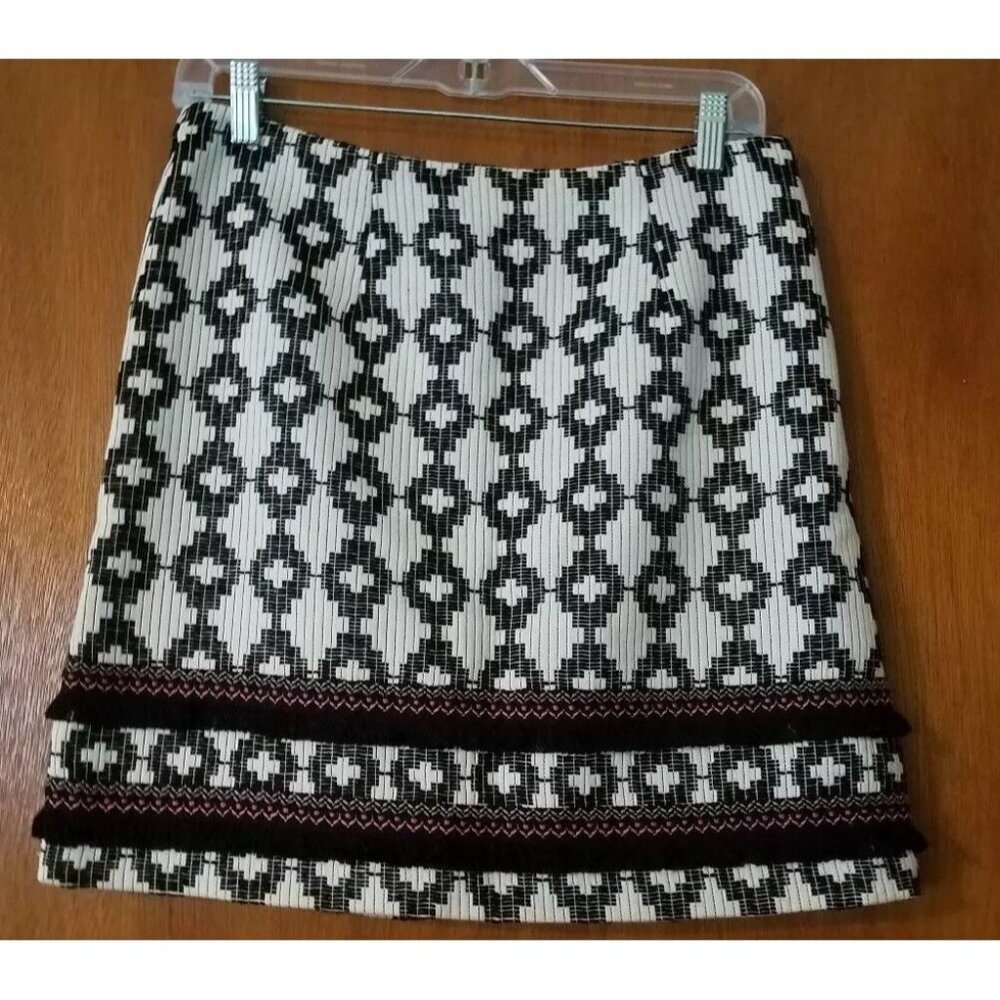 MERONA Wmns short jacquard skirt-Black & White w/ fringe trim pink accents sz 6